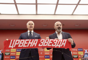 Zvezdan Terzić i Dejan Stanković drže šal na promociji u trenera
