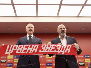 Zvezdan Terzić i Dejan Stanković drže šal na promociji u trenera