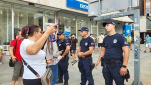 SNS pristalice u Užicu napale građane pred Vučićev dolazak