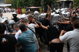 MUP: U Užicu su povređena dva policajca