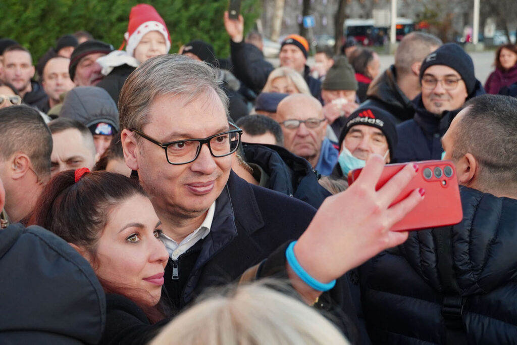 Aleksandar Vučić među narodom