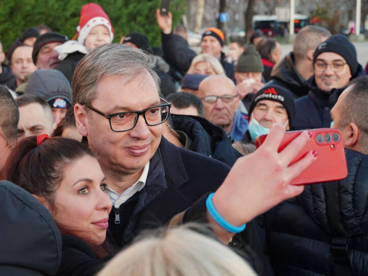 Aleksandar Vučić među narodom