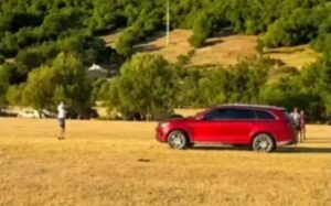 Užas na konjičkim trkama kod Bileće: Automobilom se zaleto u publiku