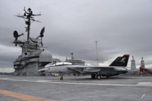 Paluba američkog nosača aviona