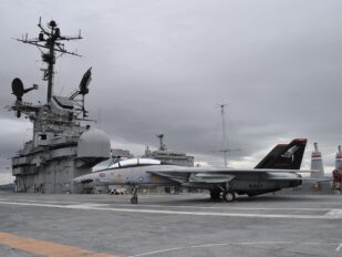 Paluba američkog nosača aviona