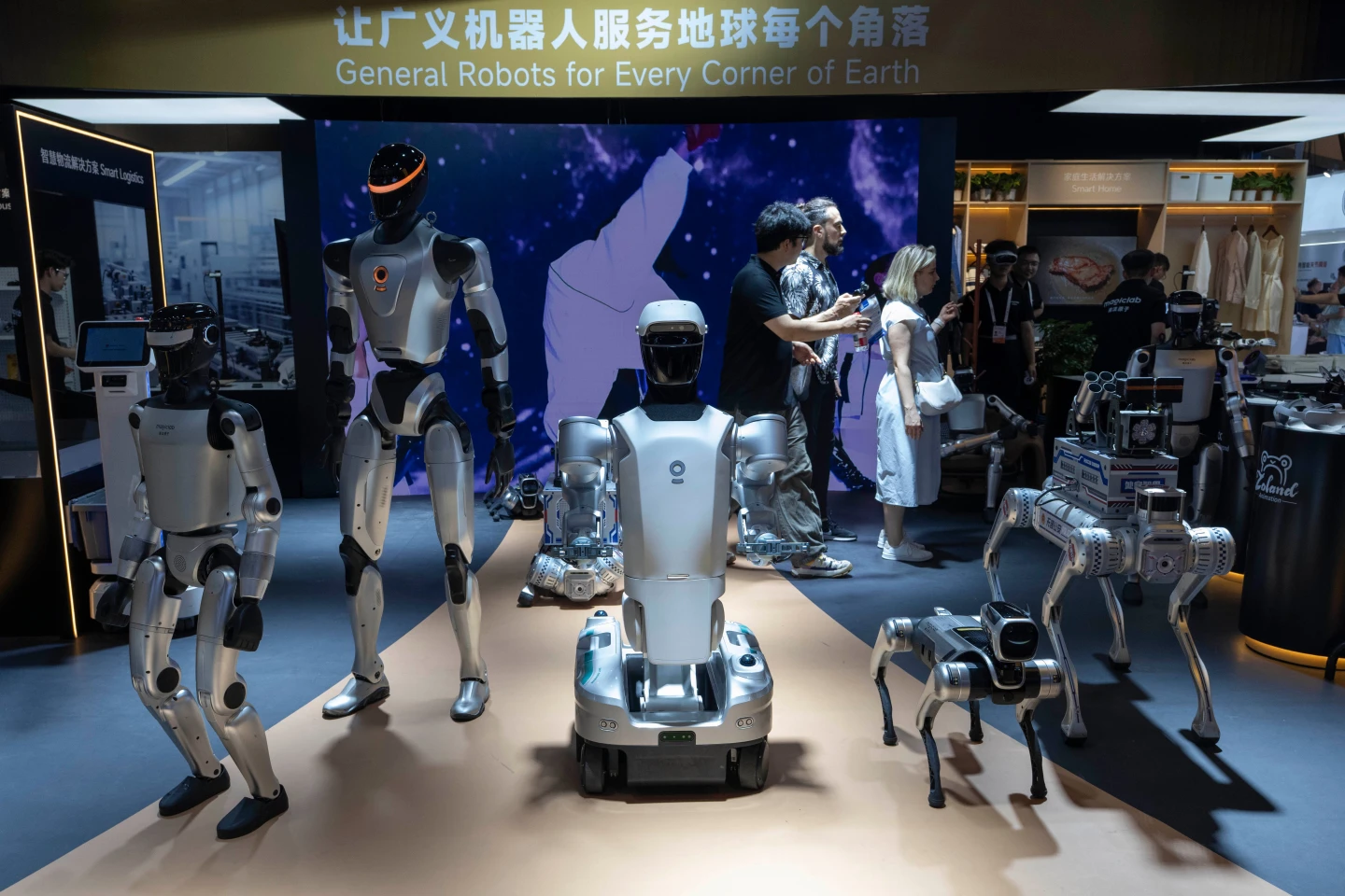 Humanoidni roboti na AI konferenciji u Šangaju, u julu 2026.