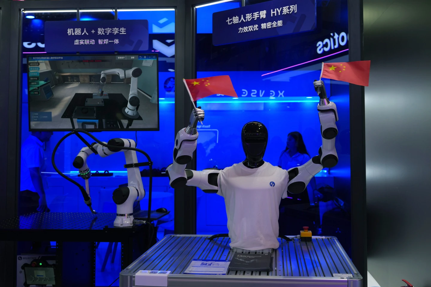 Humanoidni roboti na AI konferenciji u Šangaju, u julu 2026.