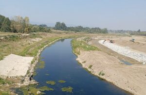 Presušuje Zapadna Morava: Od snažnog vodenog toka ostao je plitak kanal