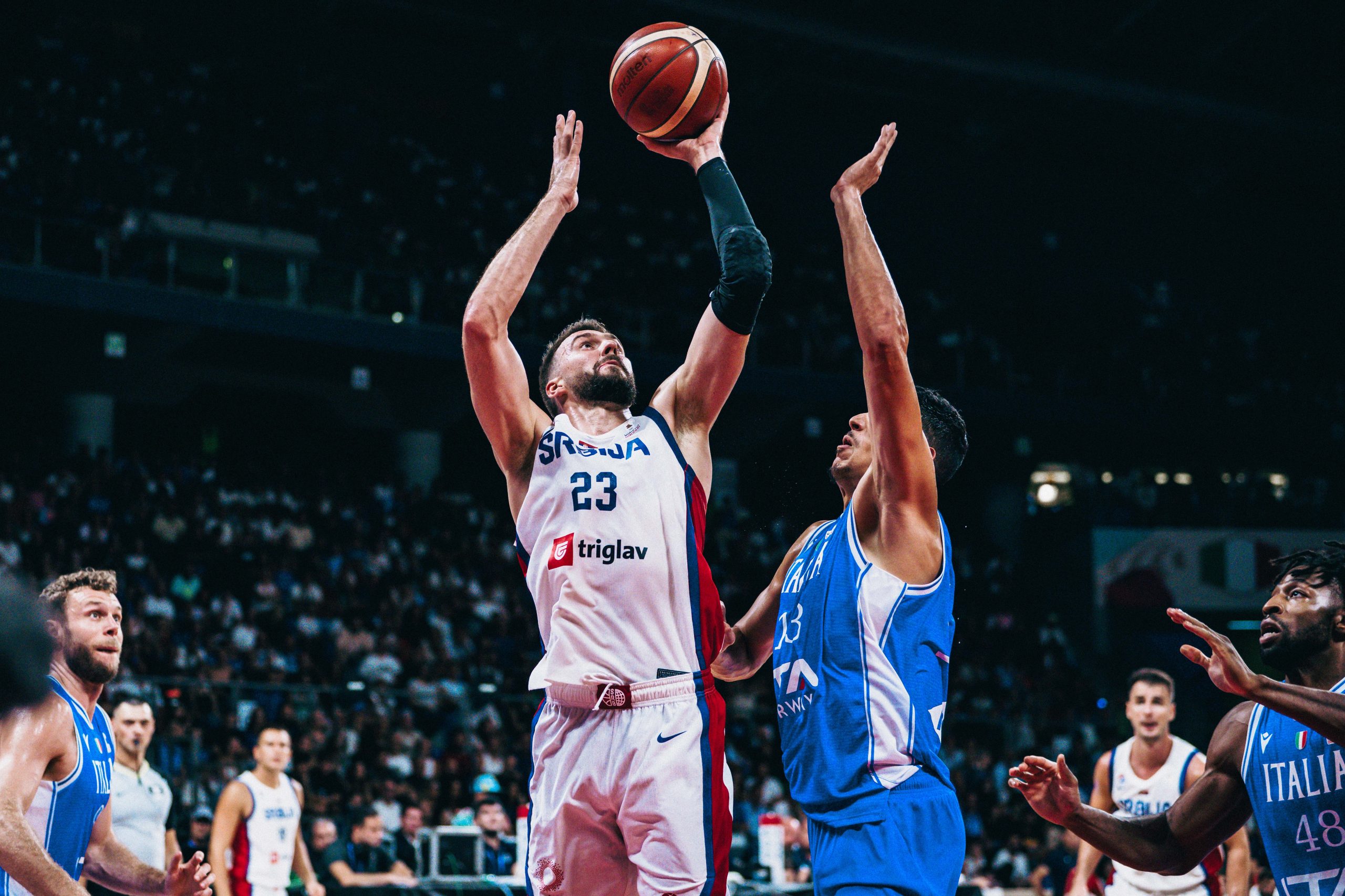Marko Gudurić šutira preko ruke, Srbija - Italija, kvalifikacije za Svetsko prvenstvo u košarci