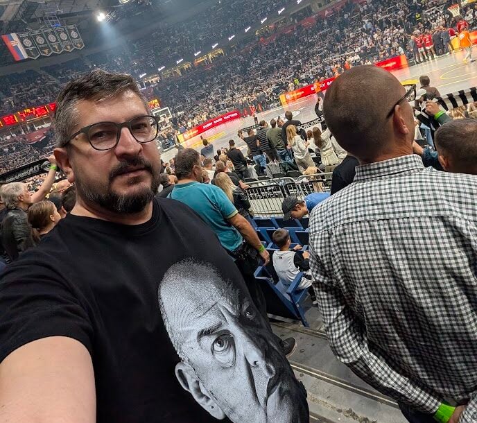 Navijač Nikola Jovanovič, Pećko pivo na Tviteru