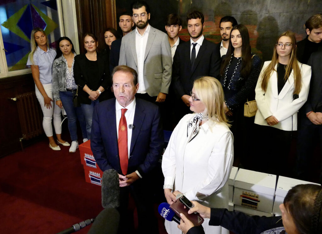 Stranka Pokret snaga Srbije – Bogoljub Karić predala je Republičkoj izbornoj komisiji izbornu listu za parlamentarne izbore, čiji je nosilac Bogoljub Karić
