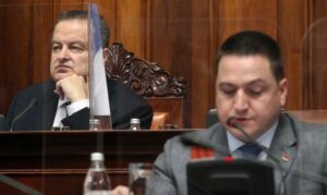 Dačić skače na Vučićevu političku lomaču