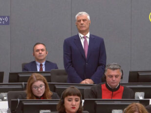 Hašim Tači dok mu se u Hagi izriče presuda za ratne zločine
