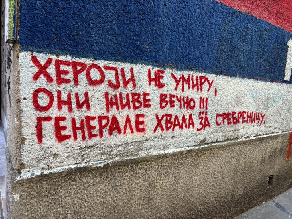 Za svet ratni zločinac, za njih je „heroj“