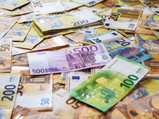 Gomila razlićitih novčanica evra