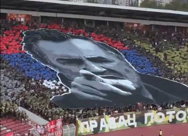 Odavanje pošte Ratku Mladiću na stadionu Crvene zvezde