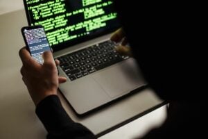 EU: Nezakonito špijuniranje u Srbiji bilo bi neprihvatljivo