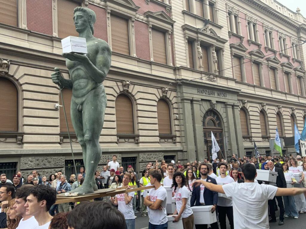 Studentska lista predaje potpise RIK-u
