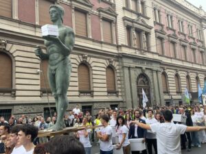 Studentska lista predaje potpise RIK-u