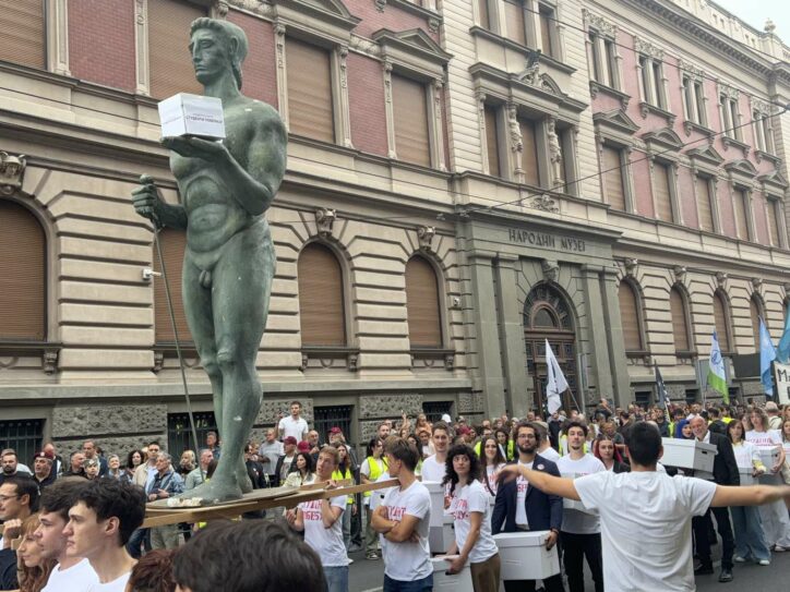 Studentska lista predaje potpise RIK-u