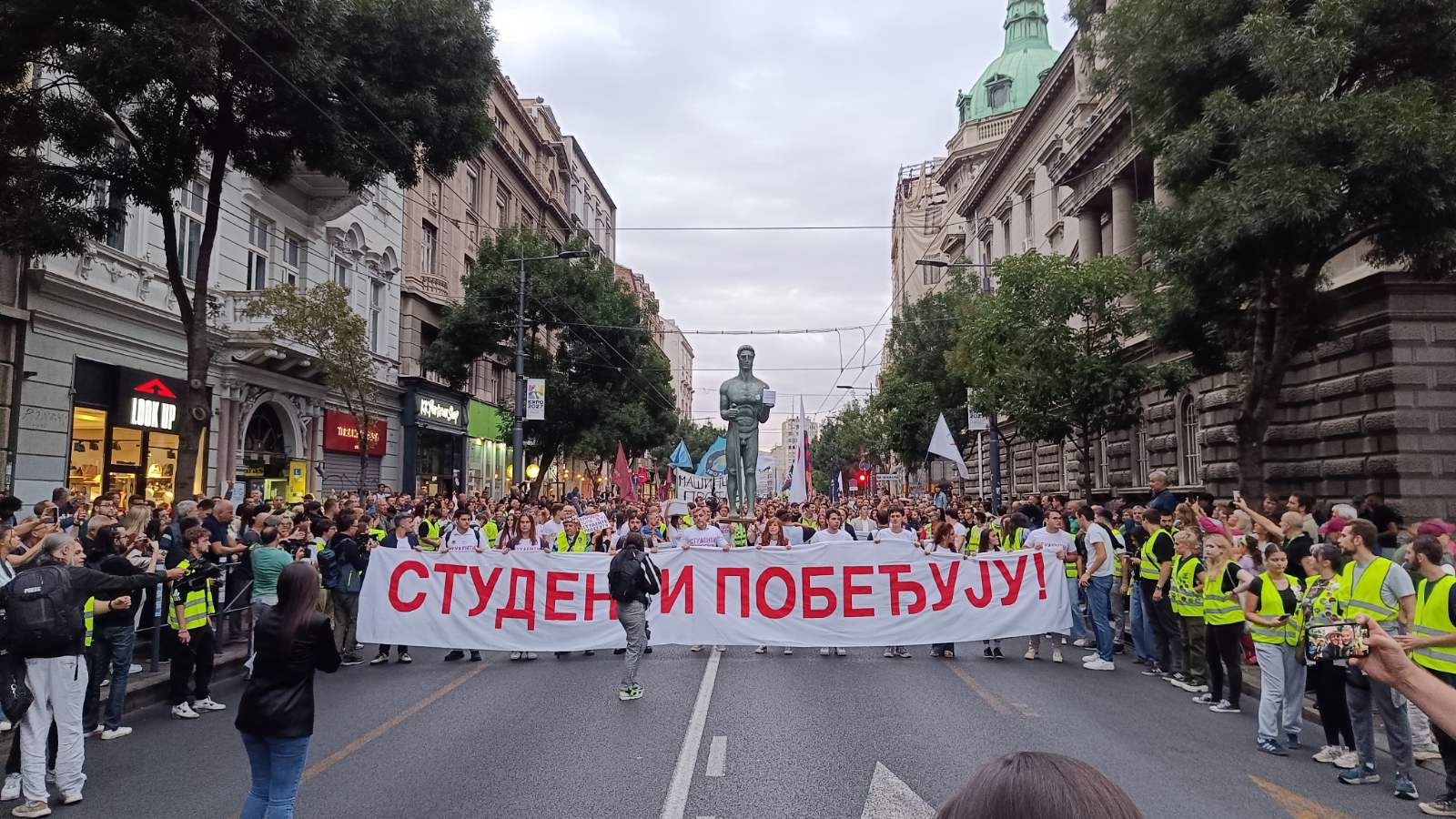 Studentska lista predaje potpise RIK-u