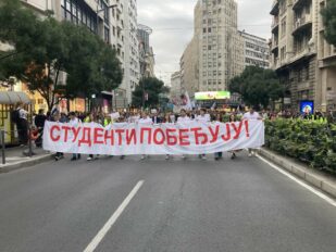 Studentska lista predaje potpise RIK-u
