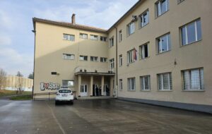 Profesor iz Bora priveden pod sumnjom da je oštetio auto v.d. direktora Gimnazije