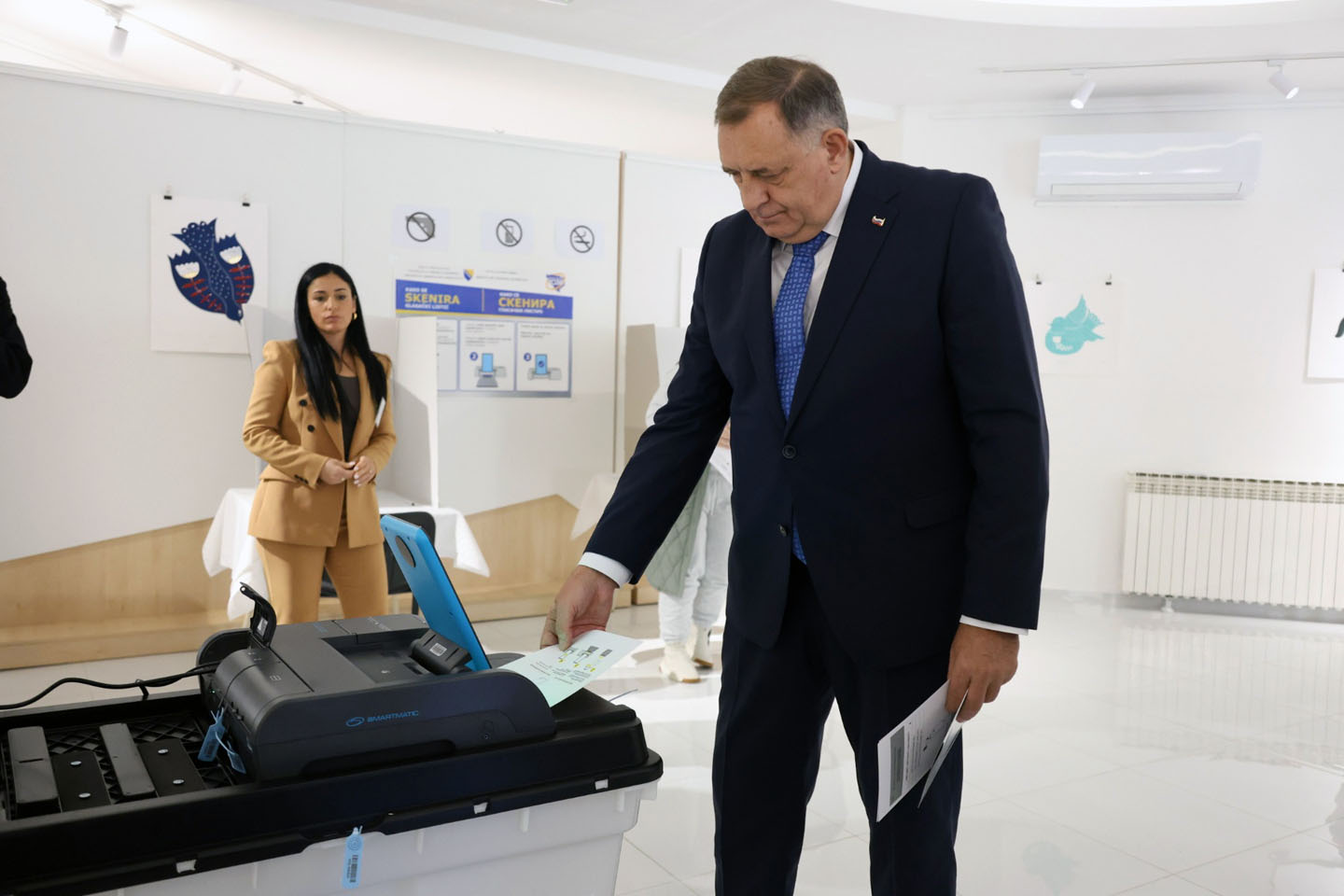 Milorad Dodik glasa na izborima