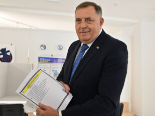 Milorad Dodik na glasanju