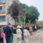Čekanje u redu za glasanje na izborima