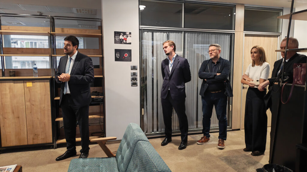 Pedro Vargas Santos David, vlasnik Alpak kapitala i direktor firme United Media Digital predstavlja nove urednike portala Nova