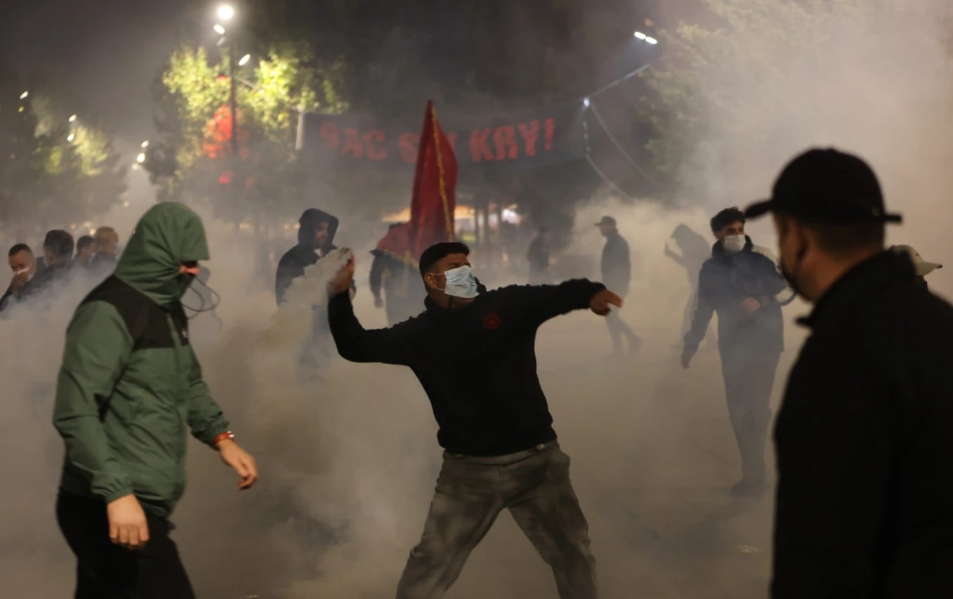 Sukobi demonstranata u Prištini