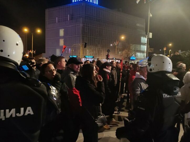Tuča SNS- studenti