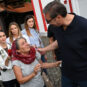 Aleksandar Vučić i starija žena