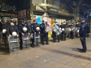 Policija kod Londona, ulica Kralja Milana