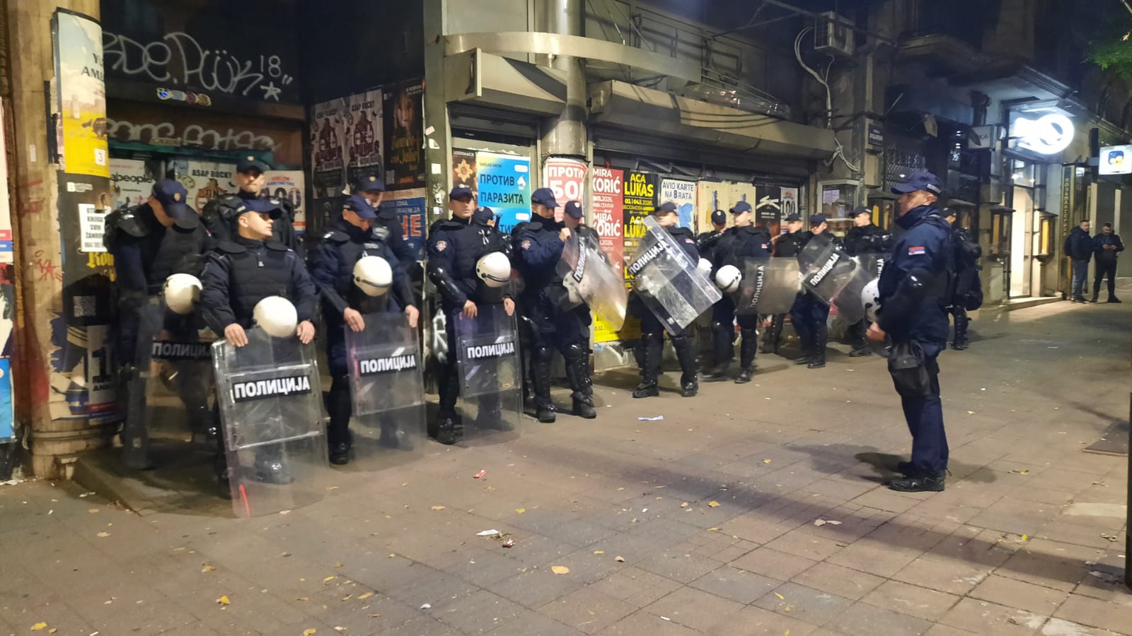 Policija kod Londona, ulica Kralja Milana