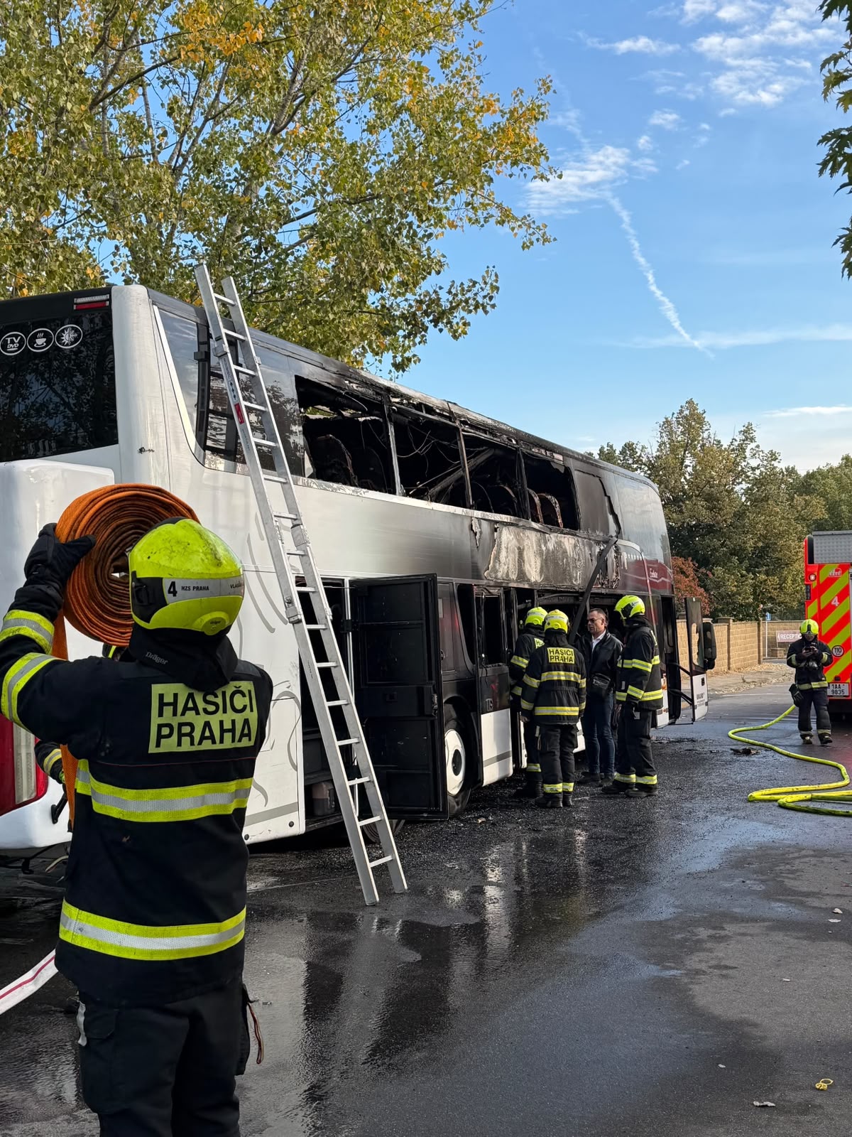 Zapaljen autobus, maturska ekskurzija u Pragu