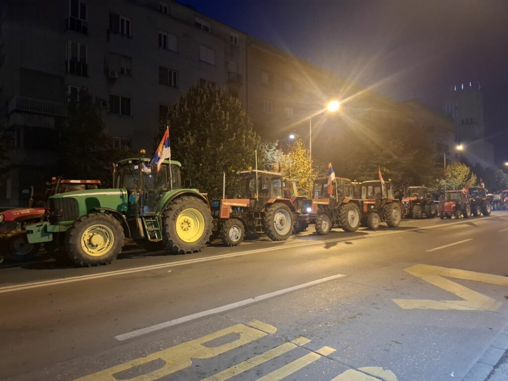 Traktori u Novom Sadu, 15. oktobar uveče